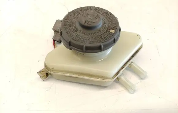 Brake fluid reservoir