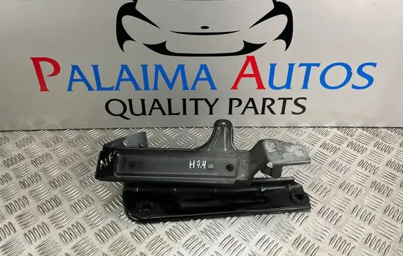 Alfa Romeo Stelvio Fender mounting bracket C4008C