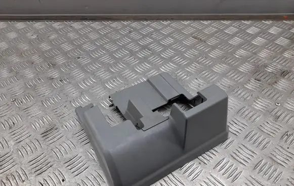 Audi Q7 4M Rear seat rail trim cover 4M0883689A