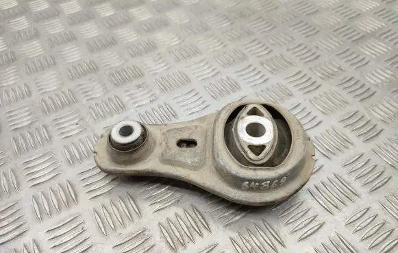 Opel Vivaro Engine mount bracket 8200675206