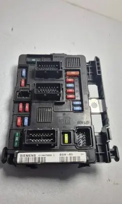 Peugeot 206 Fuse module U118470003L 9650618480