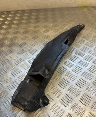 Honda CR-V Fender end trim 74105