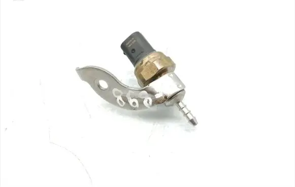 Mercedes-Benz C W205 Fuel pressure sensor A6510703981