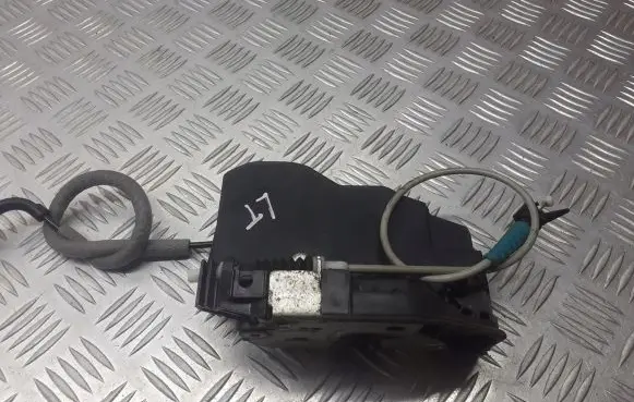 BMW 1 E81 E87 Rear door lock 7167075