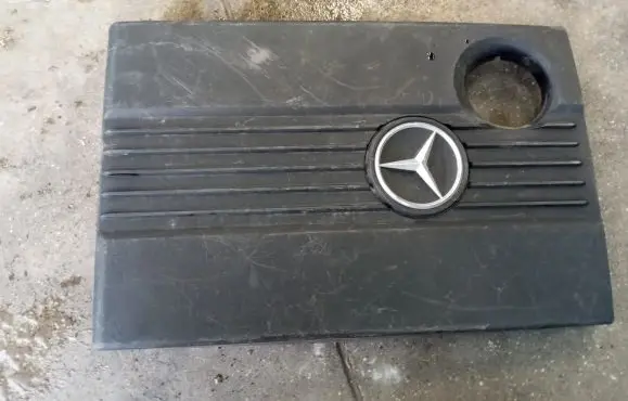 Mercedes-Benz C W204 Engine cover (trim) A2710101167