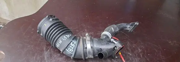 Renault Express Air intake hose/pipe 147137396R