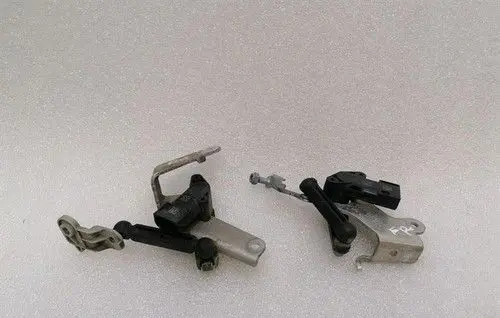 BMW M8 F93 Gran Coupe Front air suspension height level sensor 6870970