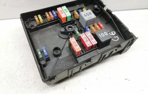 Volkswagen Golf VI Fuse module 1K0937125B