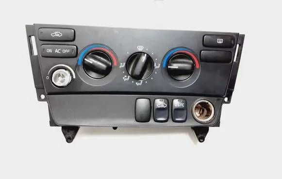 Volvo V70 Climate control unit 30746021