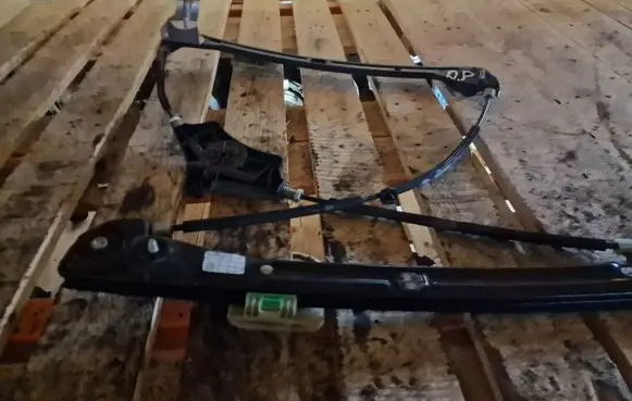Volkswagen Golf VII Front door window regulator with motor 5G4837462H