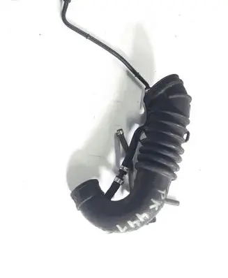Volkswagen PASSAT B5.5 Air intake hose/pipe 058133356A