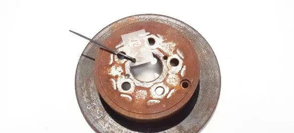 Toyota Avensis T250 Rear brake disc neventiliuojamas