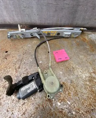 Renault Megane I Front door window regulator with motor 