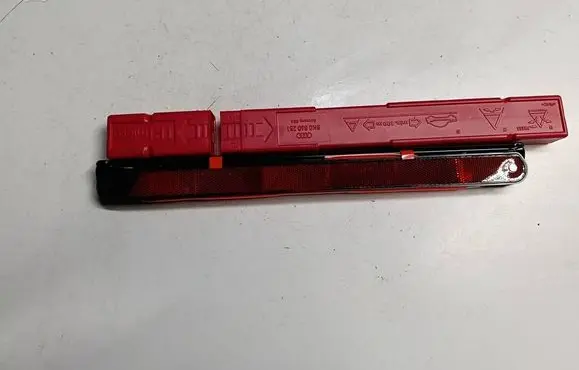 Audi Q2 - Emergency warning sign 8K0860251