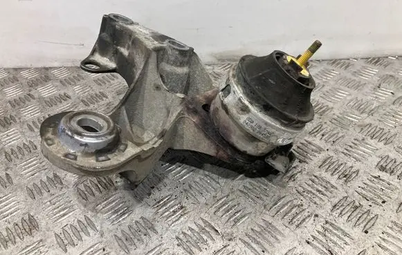 Skoda Superb B5 (3U) Engine mounting bracket 8E0199352F