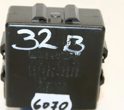 Toyota Corolla E120 E130 Day light relay 8264212050