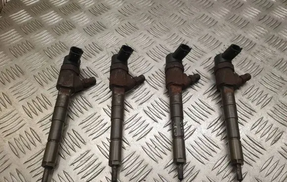 Opel Astra H Fuel injectors set 0445110159