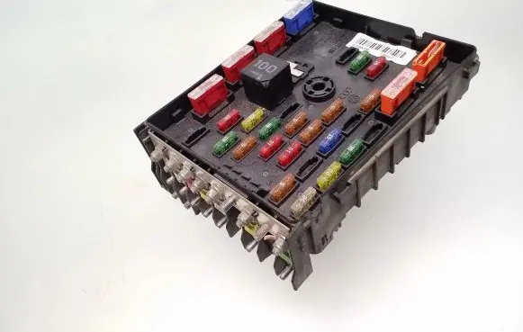 Volkswagen PASSAT B6 Fuse module 3C0937125 7M0951253A