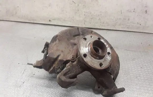 Skoda Fabia Mk2 (5J) Front wheel hub spindle knuckle