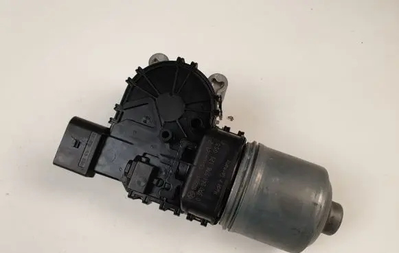 Peugeot 208 Wiper motor 0390241578