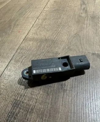 Mercedes-Benz E W211 Airbag deployment crash/impact sensor A0028202726 25571203A4 20272650