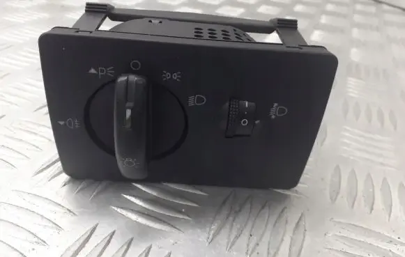 Ford Focus Light switch