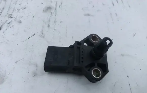 Volkswagen Golf V Air pressure sensor 038906051B 0281002399