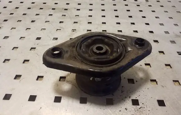 Hyundai i40 Front shock absorber mounting bracket 