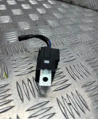 Coolant fan relay