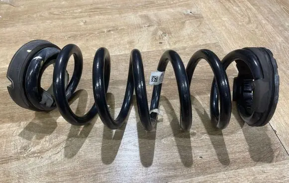 Land Rover Evoque II Rear coil spring K8D25B749GB