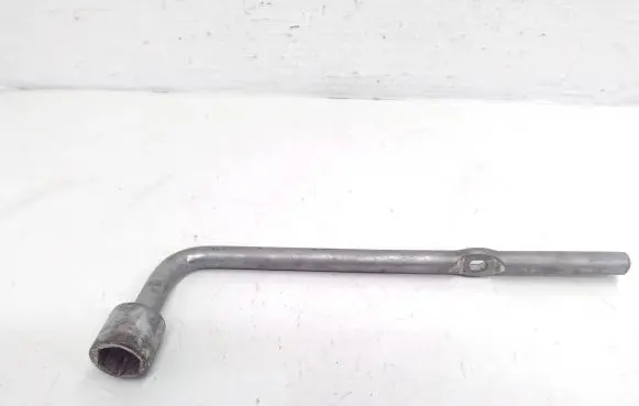 Honda Civic IX Wheel nut wrench 