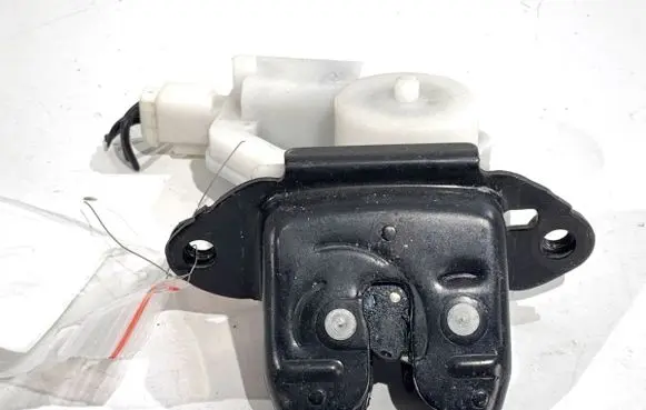 Nissan Qashqai Tailgate exterior lock 