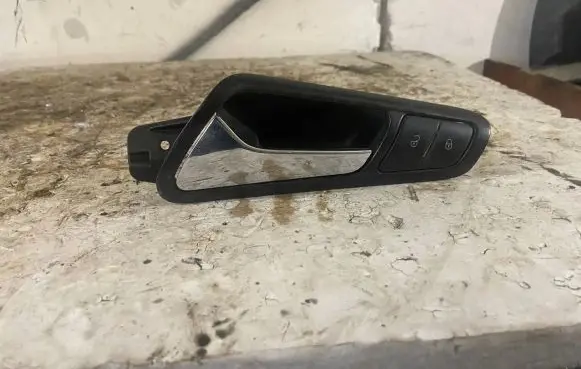 Volkswagen PASSAT B6 Front door interior handle 3C1827113D C7T165