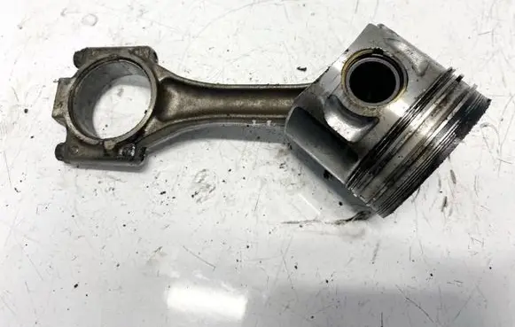 Volkswagen PASSAT B5 Piston with connecting rod