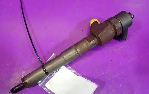 Opel Astra H Fuel injector