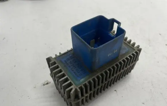 Opel Zafira B Glow plug pre-heat relay 55353011