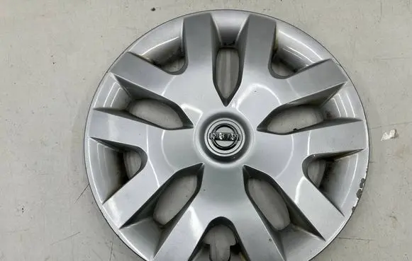 Nissan Pulsar R16 wheel hub/cap/trim 403151kk0b