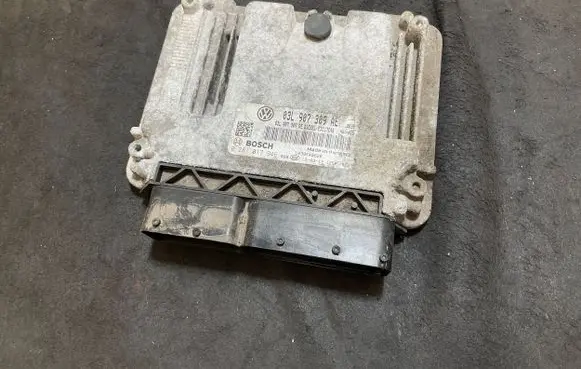 Volkswagen PASSAT B7 Engine control unit/module 03L907309AE 1039S48626 0281017946
