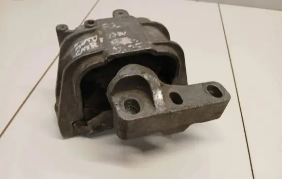 Volkswagen Touran I Engine mount bracket 1k0199262at