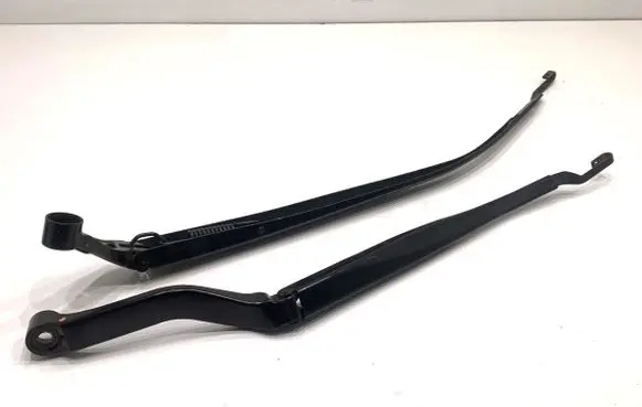 Lexus CT 200H Front wiper blade arm 