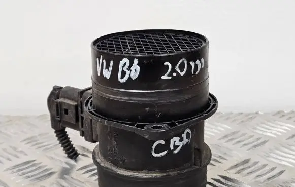 Volkswagen PASSAT B6 Mass air flow meter F00C267046