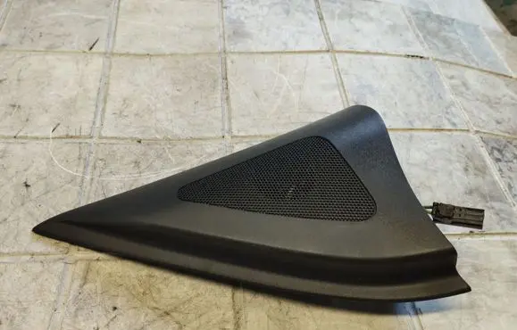 Hyundai Santa Fe Front door high frequency speaker 876612B010