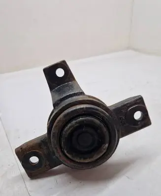 Hyundai Santa Fe Engine mount bracket 218122B500