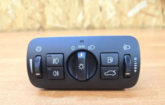 Volvo V70 Light switch 30739415 04066302
