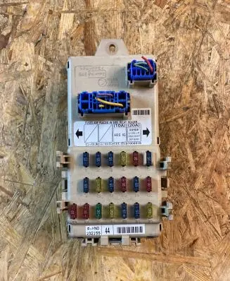 Subaru Impreza II Fuse module LB100601B