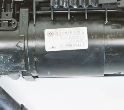 Volkswagen Phaeton Air suspension compressor/pump 3D0616005L