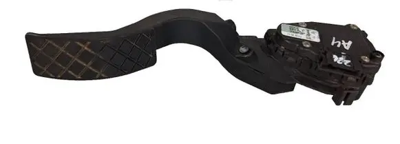 Accelerator throttle pedal