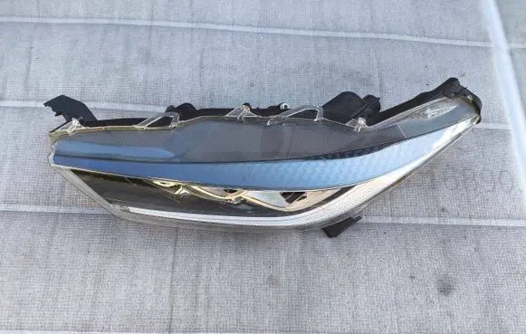 Toyota Yaris XP210 Headlight/headlamp K0-8