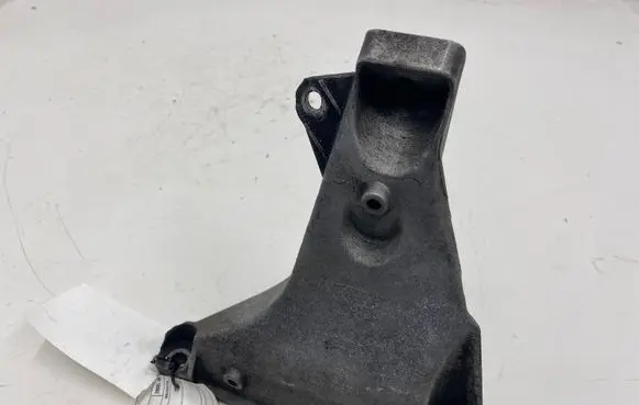Audi A4 S4 B7 8E 8H Engine mounting bracket 8D0199308AB