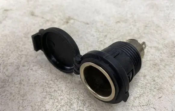 Nissan Pathfinder R51 12 V Socket (rear) 
